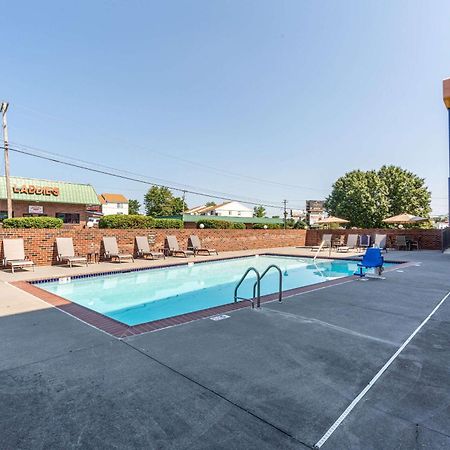 Comfort Inn Aikens Center Мартінсбург Екстер'єр фото