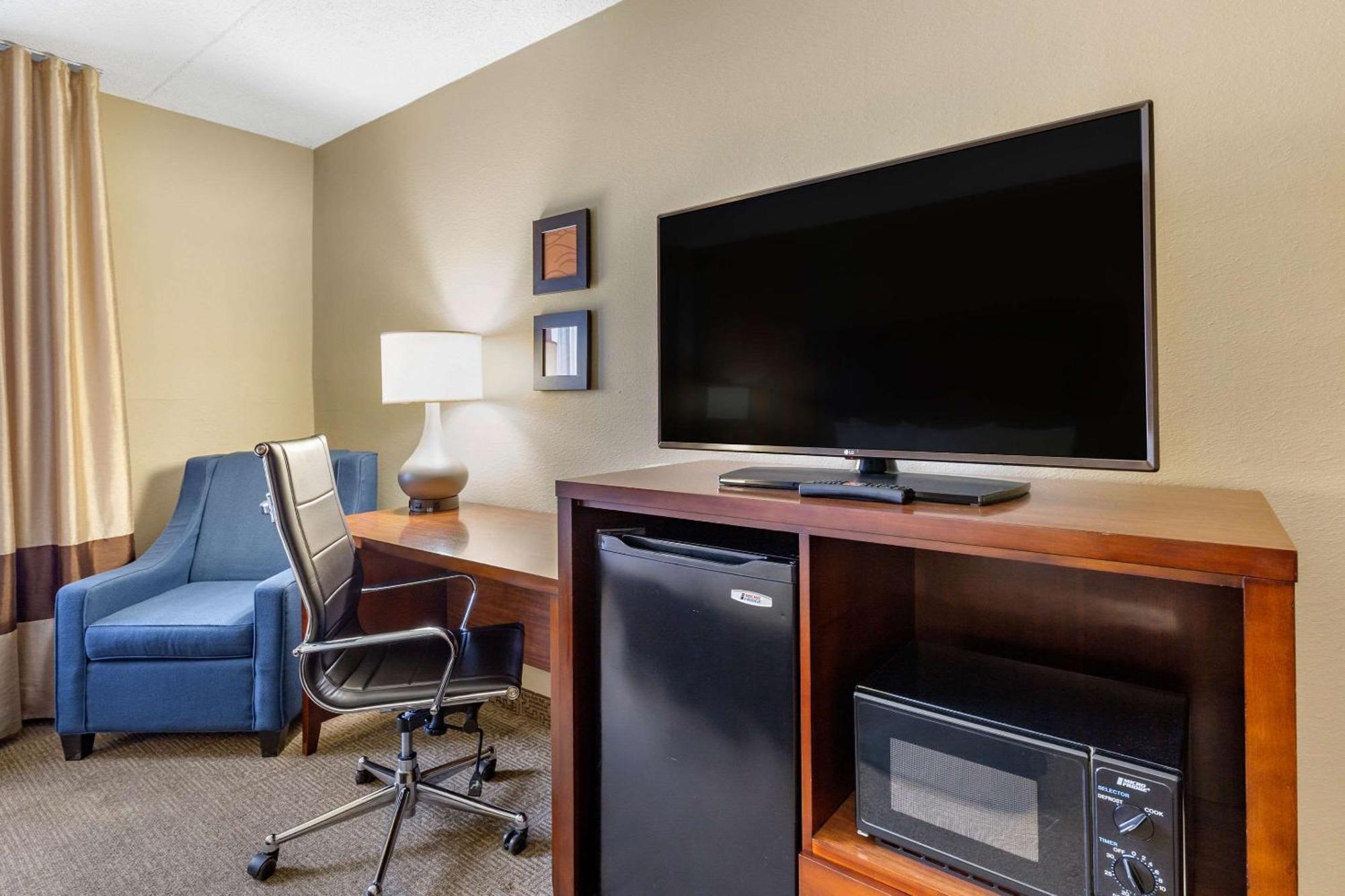 Comfort Inn Aikens Center Мартінсбург Екстер'єр фото