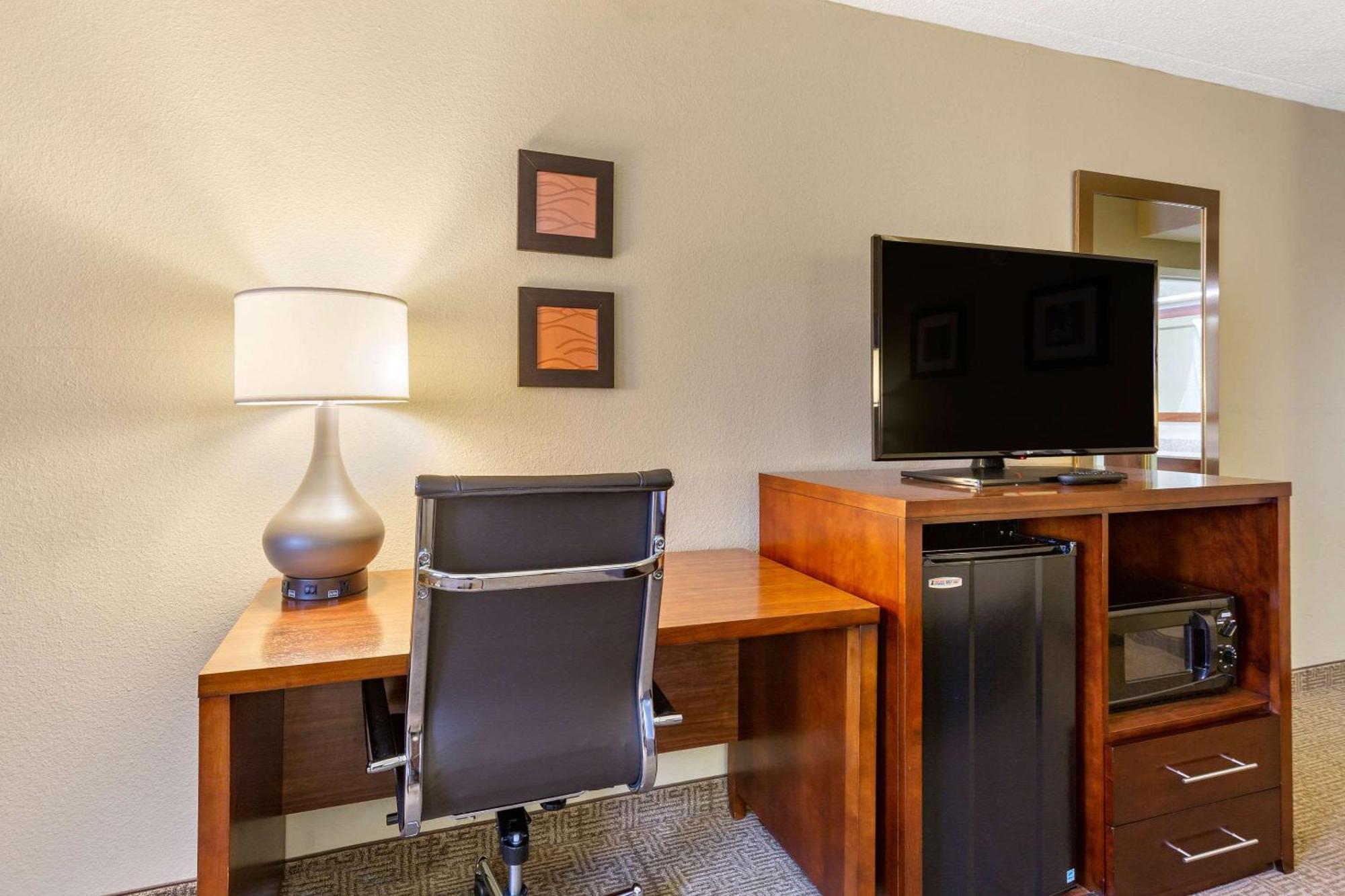 Comfort Inn Aikens Center Мартінсбург Екстер'єр фото