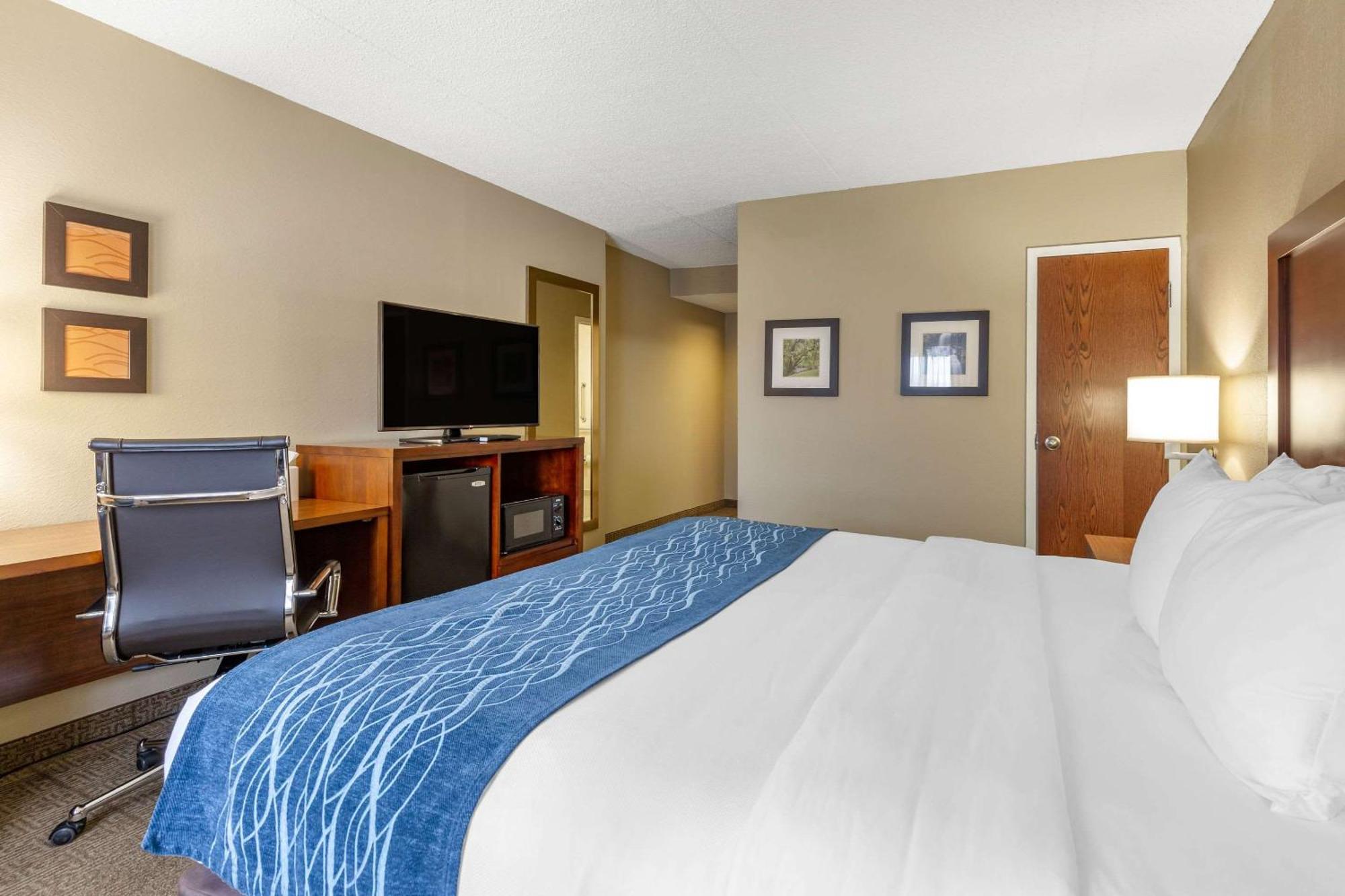 Comfort Inn Aikens Center Мартінсбург Екстер'єр фото