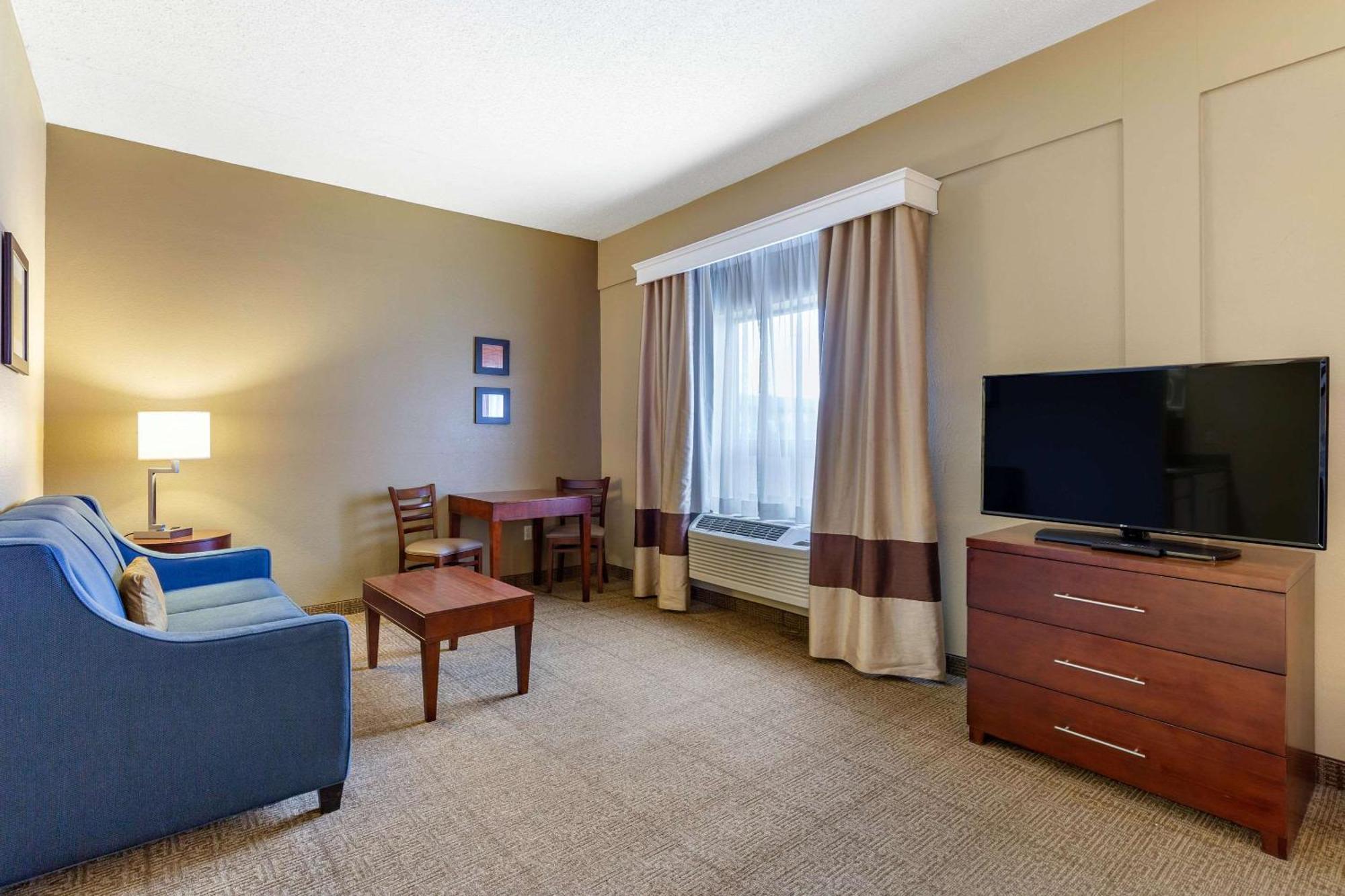 Comfort Inn Aikens Center Мартінсбург Екстер'єр фото
