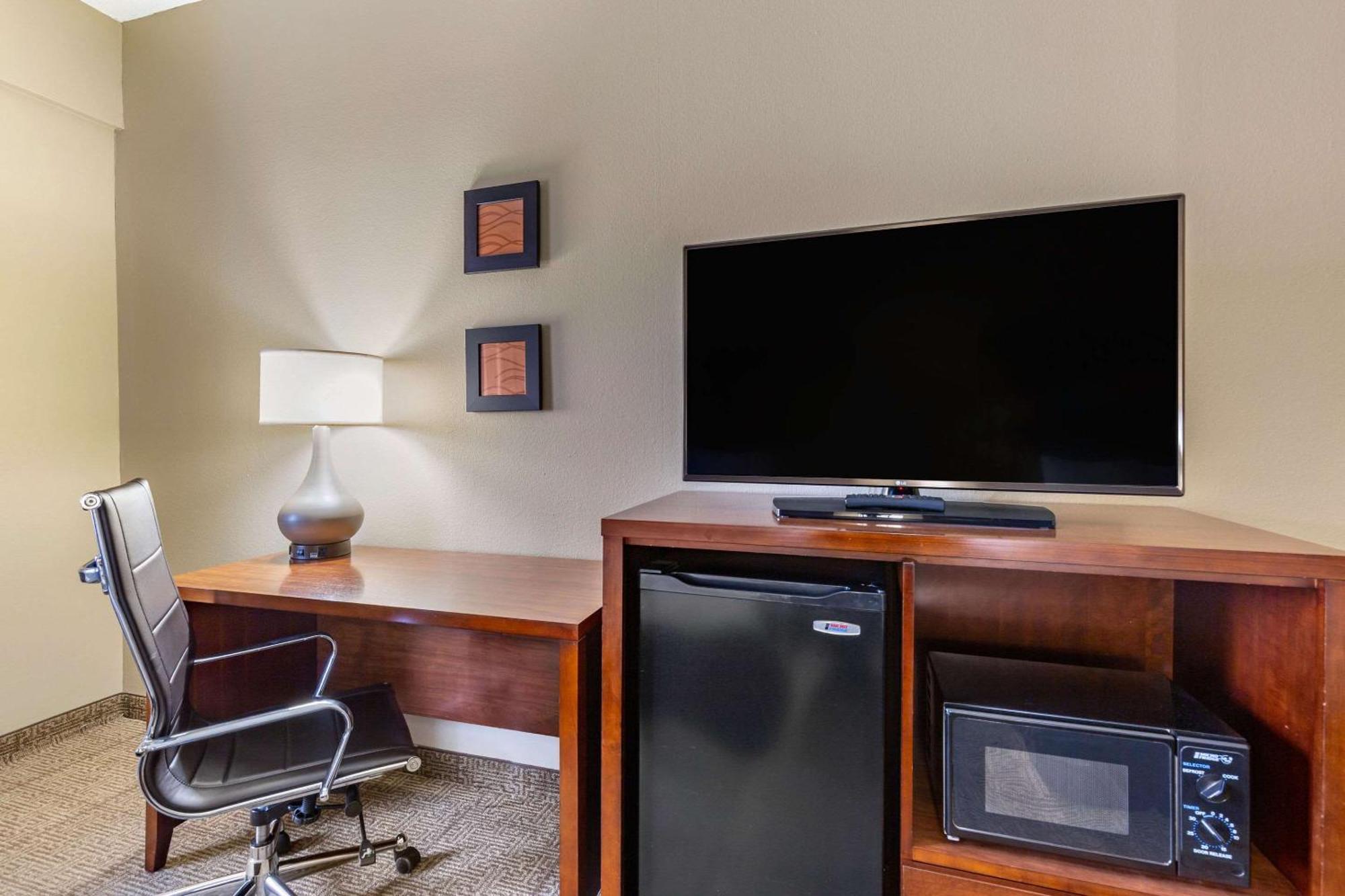 Comfort Inn Aikens Center Мартінсбург Екстер'єр фото